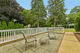 77 Andrew St, Manhasset, NY 11030 - Photo 35