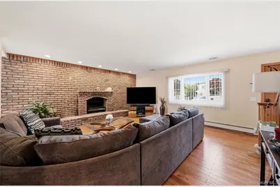 364 Boundary Avenue, Massapequa, NY 11758 - Photo 5