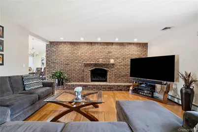 364 Boundary Avenue, Massapequa, NY 11758 - Photo 9