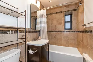 35 Knightsbridge Rd, Great Neck, NY 11021 - Photo 13