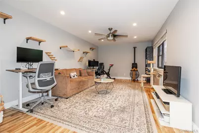 35 Knightsbridge Road #2-B, Great Neck, NY 11021 - Photo 5