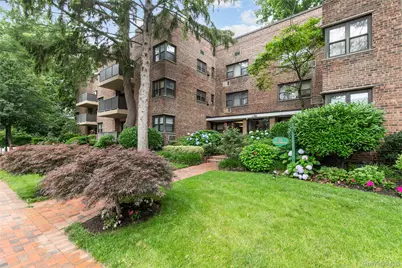 35 Knightsbridge Road #2-B, Great Neck, NY 11021 - Photo 1