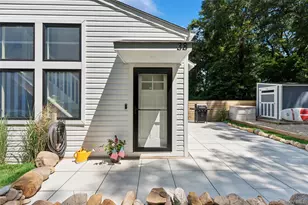 356 Oakleigh Ave, Calverton, NY 11933 - Photo 11