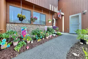 212 Falcon Ct, Poughkeepsie, NY 12603 - Photo 3