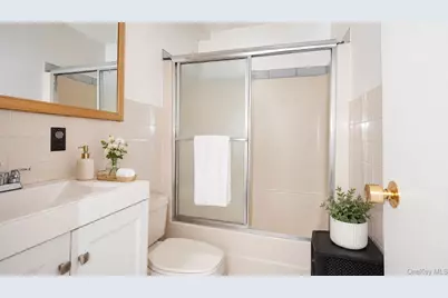738 Pelhamdale Avenue, New Rochelle, NY 10801 - Photo 15
