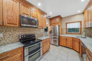 108 Keswick Dr, East Islip, NY 11730 - Photo 11