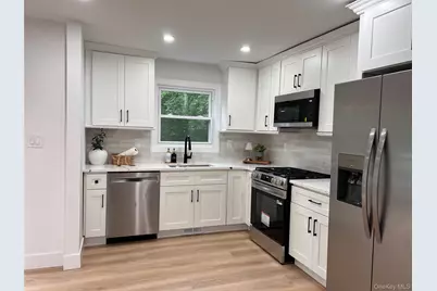 501 Hawkins Road, Selden, NY 11784 - Photo 5