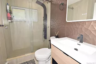 32 W Cabot Ln, Westbury, NY 11590 - Photo 17