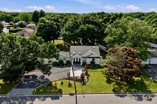 566 Locust Ave, Oakdale, NY 11769 - Photo 23