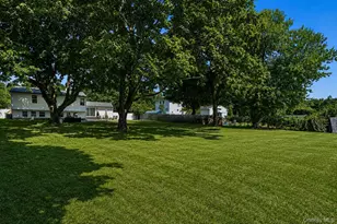 566 Locust Ave, Oakdale, NY 11769 - Photo 25