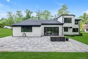 28 Redbrook Rd, Great Neck, NY 11024 - Photo 25