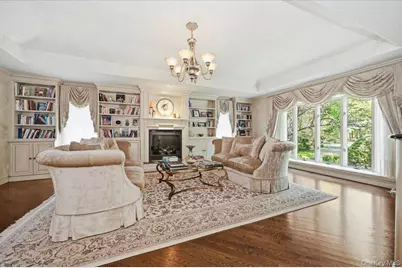 33 Meadow Farm Road, East Islip, NY 11730 - Photo 3