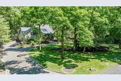 33 Meadow Farm Road, East Islip, NY 11730 - Photo 37
