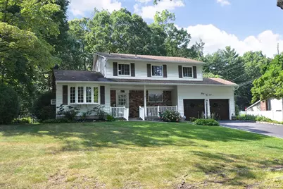 39 Sheryl Crescent, Smithtown, NY 11787 - Photo 3