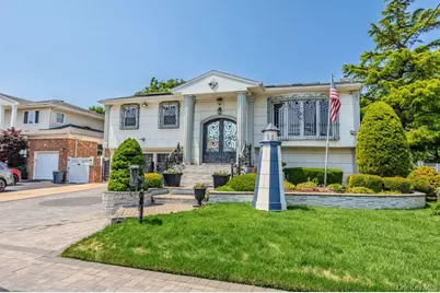 2696 Clubhouse Road, Merrick, NY 11566 - Photo 3