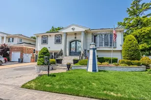 2696 Clubhouse Rd, Merrick, NY 11566 - Photo 3