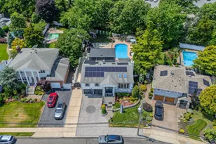 2696 Clubhouse Rd, Merrick, NY 11566 - Photo 5