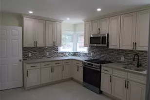 258 Brown Ave, Hempstead, NY 11550 - Photo 3