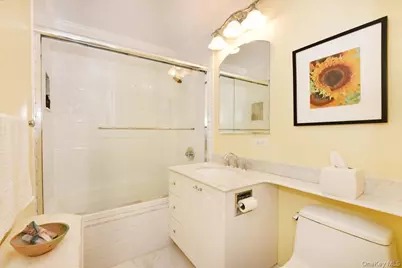 320 E Shore Road #11C, Great Neck, NY 11023 - Photo 25