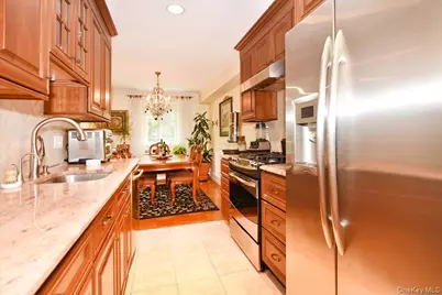 320 E Shore Road #11C, Great Neck, NY 11023 - Photo 19