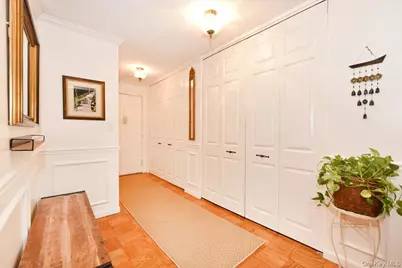 320 E Shore Road #11C, Great Neck, NY 11023 - Photo 9