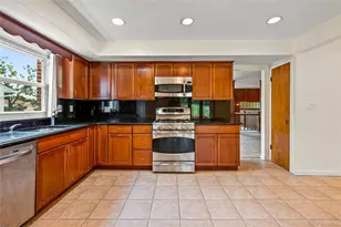 18 Dogwood Rd, Searingtown, NY 11507 - Photo 9