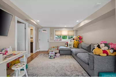 215 N Boston Avenue, Massapequa, NY 11758 - Photo 21