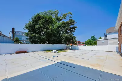 842 E 225th Street, Bronx, NY 10466 - Photo 33