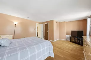 88 E Valley Stream Blvd, Valley Stream, NY 11580 - Photo 13