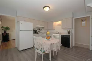 12 Acorn St, Ronkonkoma, NY 11779 - Photo 7