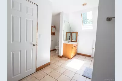 8 Stanley Street, Poughkeepsie, NY 12603 - Photo 15
