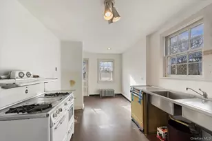 310 W 263rd St, Bronx, NY 10471 - Photo 15