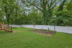 8 Julia Cir, East Setauket, NY 11733 - Photo 25