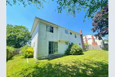110 Greenway Drive S, Syosset, NY 11791 - Photo 3