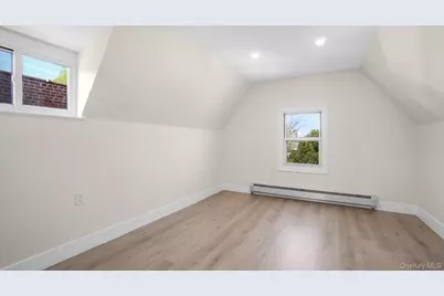 2716 Gunther Avenue, Bronx, NY 10469 - Photo 17