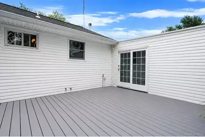 1440 Lombardy Boulevard, Bay Shore, NY 11706 - Photo 21