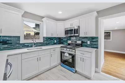 1440 Lombardy Boulevard, Bay Shore, NY 11706 - Photo 7