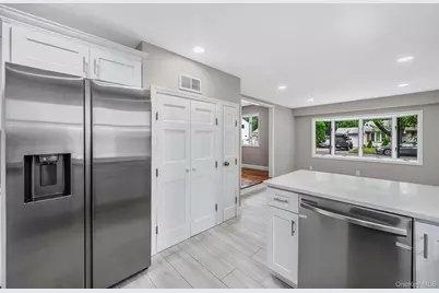 1440 Lombardy Boulevard, Bay Shore, NY 11706 - Photo 9