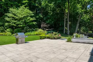 353 E Shore Rd, Great Neck, NY 11023 - Photo 23