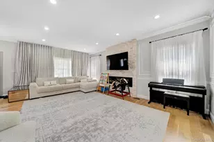 2245 Plum Tree Road N, Westbury, NY 11590 - Photo 17