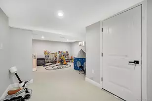 2245 Plum Tree Road N, Westbury, NY 11590 - Photo 35