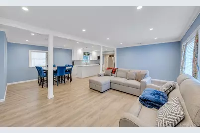 186 W 4th Street, Deer Park, NY 11729 - Photo 3