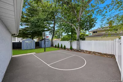 186 W 4th Street, Deer Park, NY 11729 - Photo 25