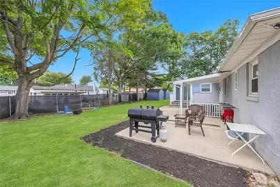 186 W 4th Street, Deer Park, NY 11729 - Photo 23