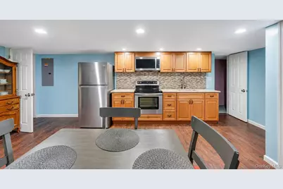186 W 4th Street, Deer Park, NY 11729 - Photo 17