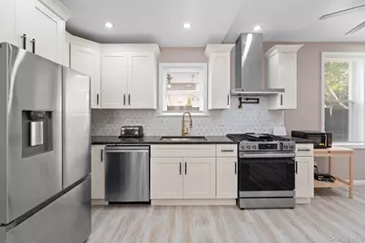 325 Newman Avenue, Bronx, NY 10473 - Photo 17