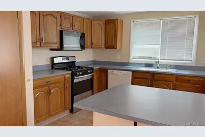 5131 Village Circle E, Manorville, NY 11949 - Photo 3