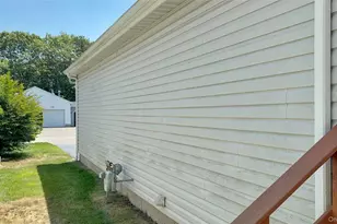 5131 Village Cir E, Manorville, NY 11949 - Photo 15