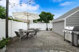 10 Woodland Ave, Rockville Centre, NY 11570 - Photo 25