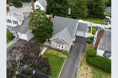 10 Woodland Avenue, Rockville Centre, NY 11570 - Photo 27